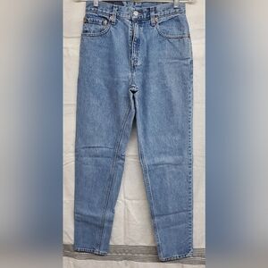 40119 Levi's Women's 550 Med Rise Standard Fit Tappered Leg Jeans